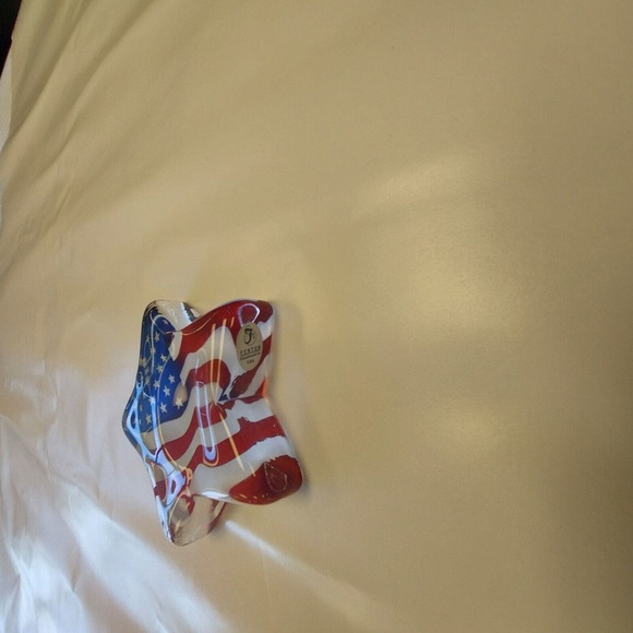 Fenton Art Glass Star Shaped USA Flag Patriotic Stars And Stripes Paperweight - Picture 3 of 4